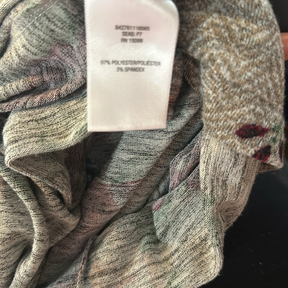 Women’s Laura scott size 2x/3x grey and floral tops plus size tops - Picture 5 of 6